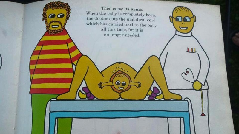 Freddy és Mr Garrison összemosolyog az UFO gyermek fölött - 1975ös eredeti illusztráció. 