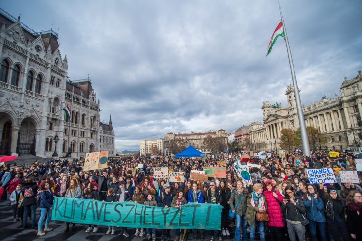 Demonstráció A Globális Klímasztrájk Keretében Budapesten
